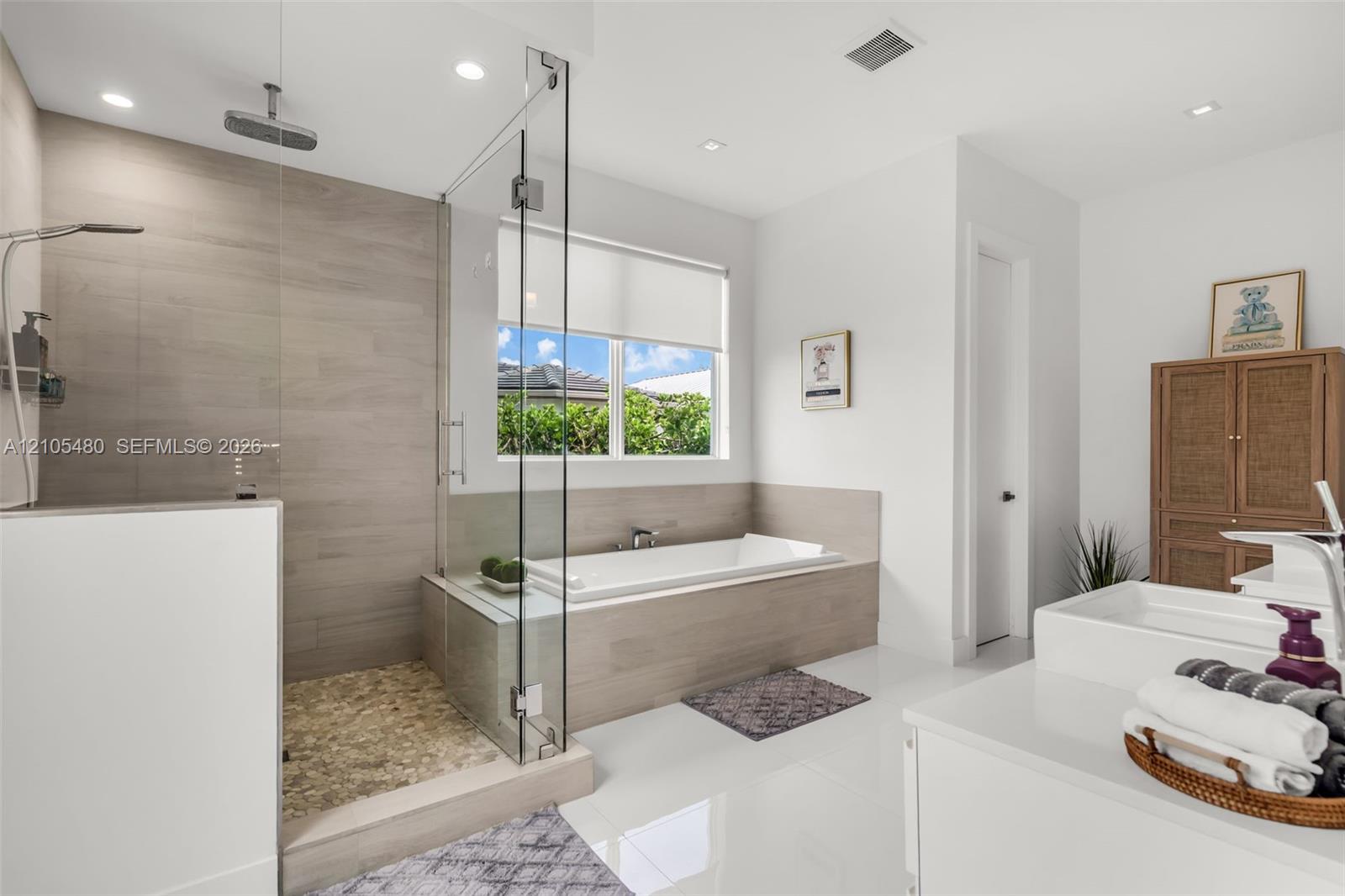 10445 NW 68th Terrace gallery image #20