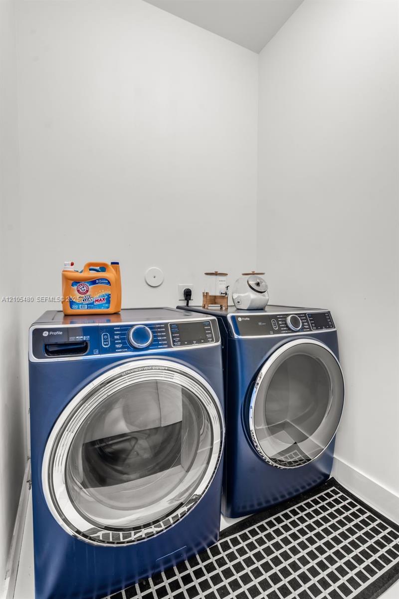 10445 NW 68th Terrace gallery image #35