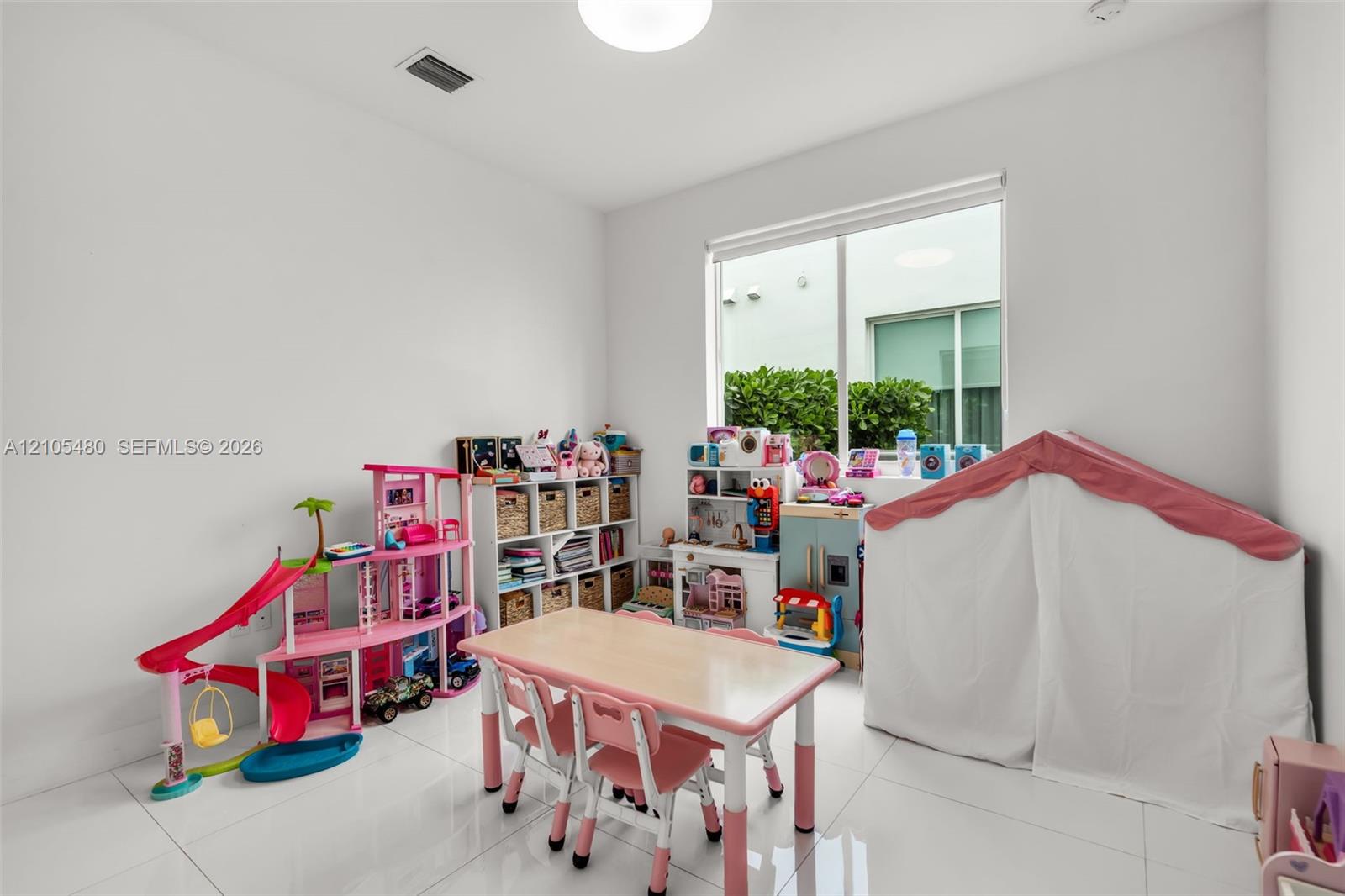 10445 NW 68th Terrace gallery image #36