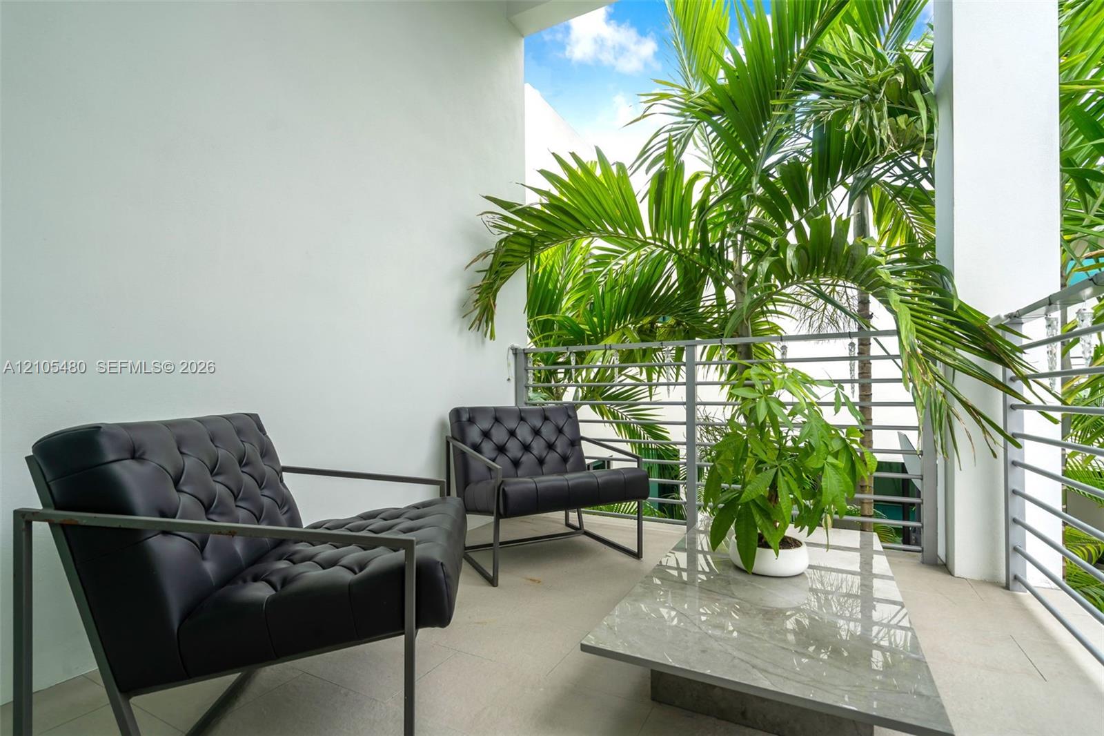 10445 NW 68th Terrace gallery image #4