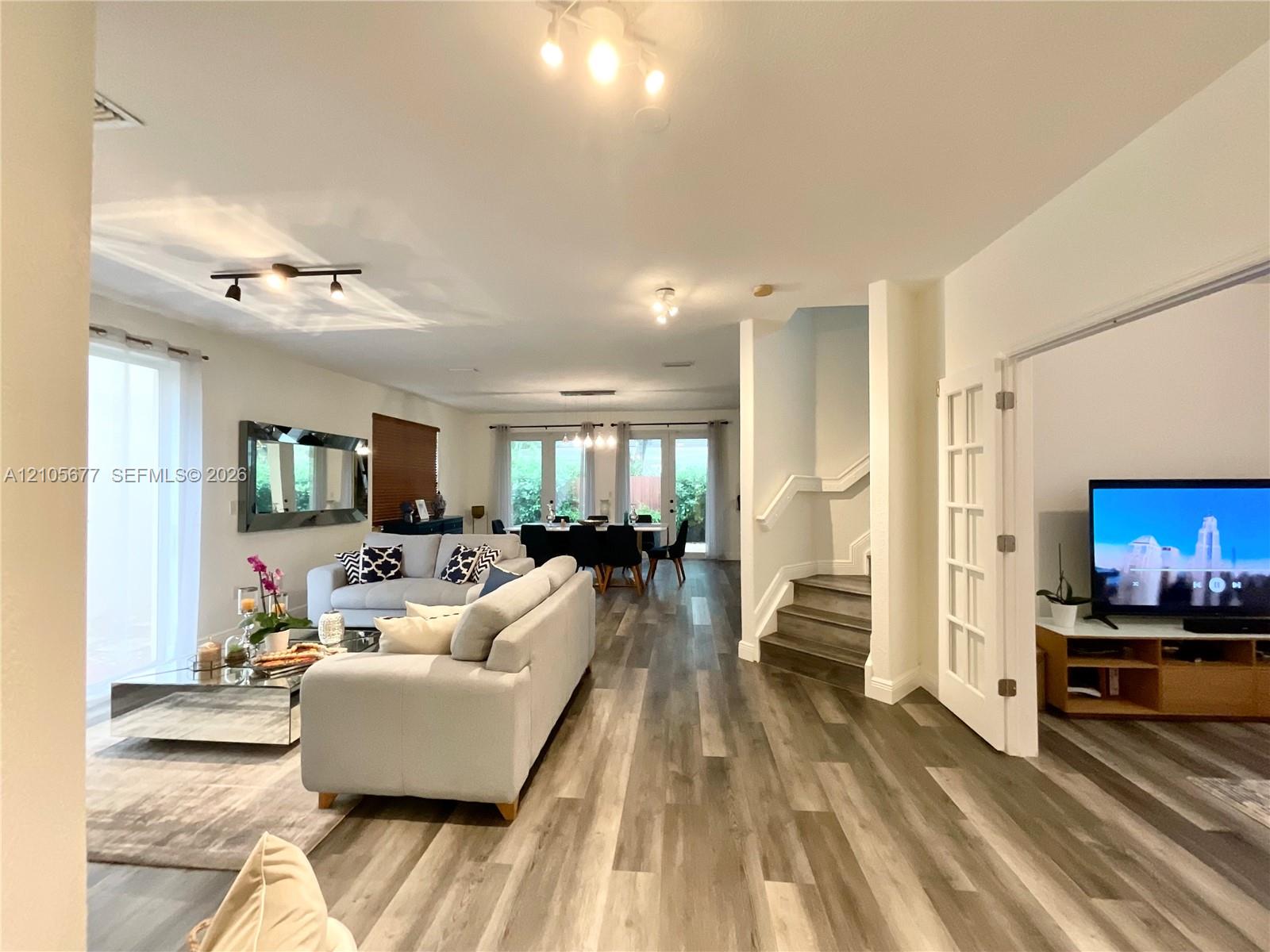 11320 NW 43rd Terrace gallery image #10