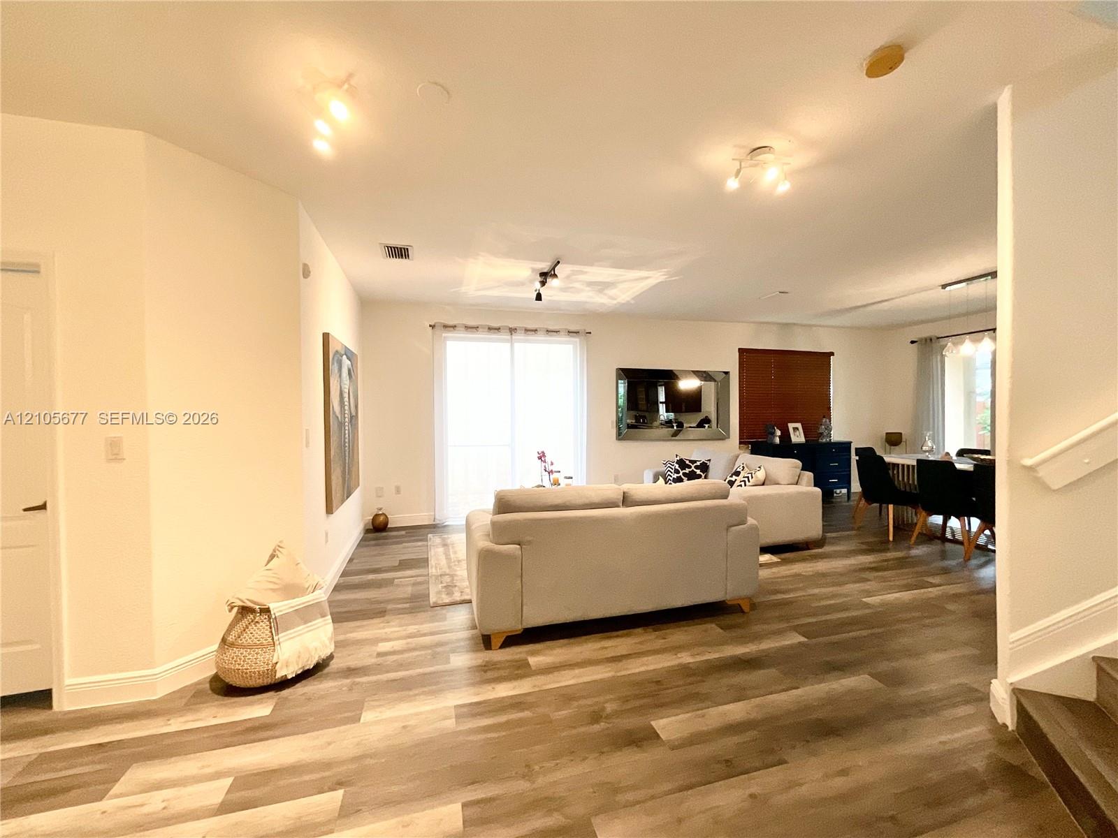 11320 NW 43rd Terrace gallery image #11