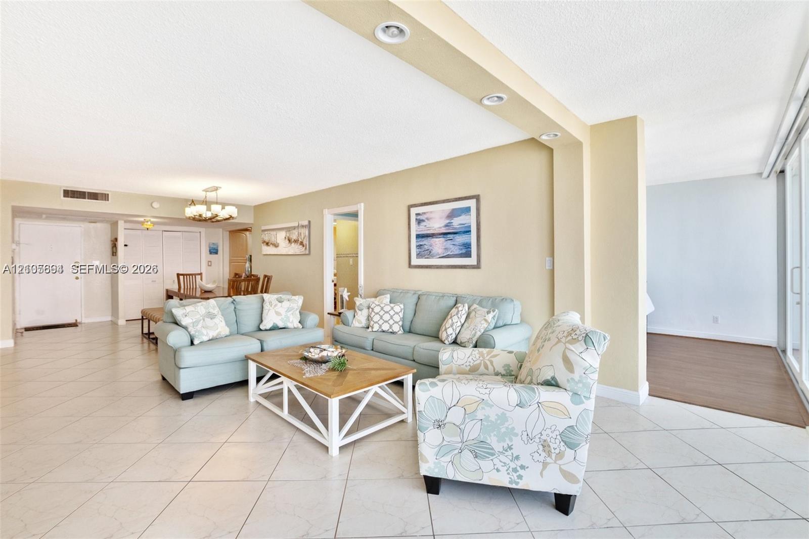 5401 Collins Avenue gallery image #10