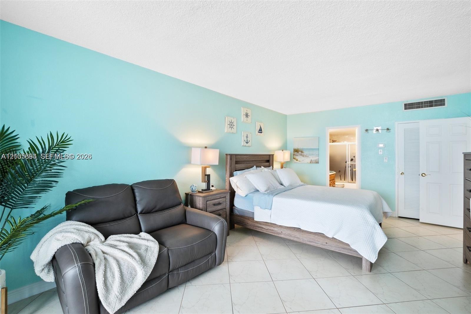 5401 Collins Avenue gallery image #19