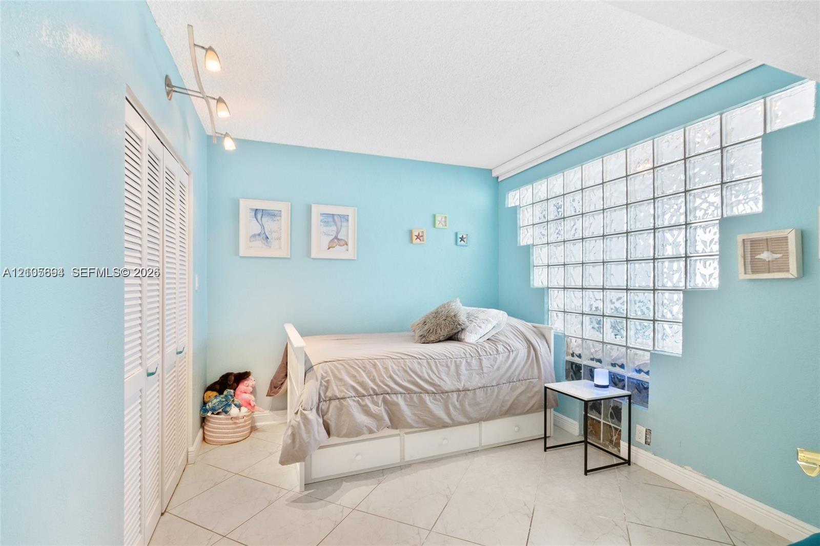 5401 Collins Avenue gallery image #24