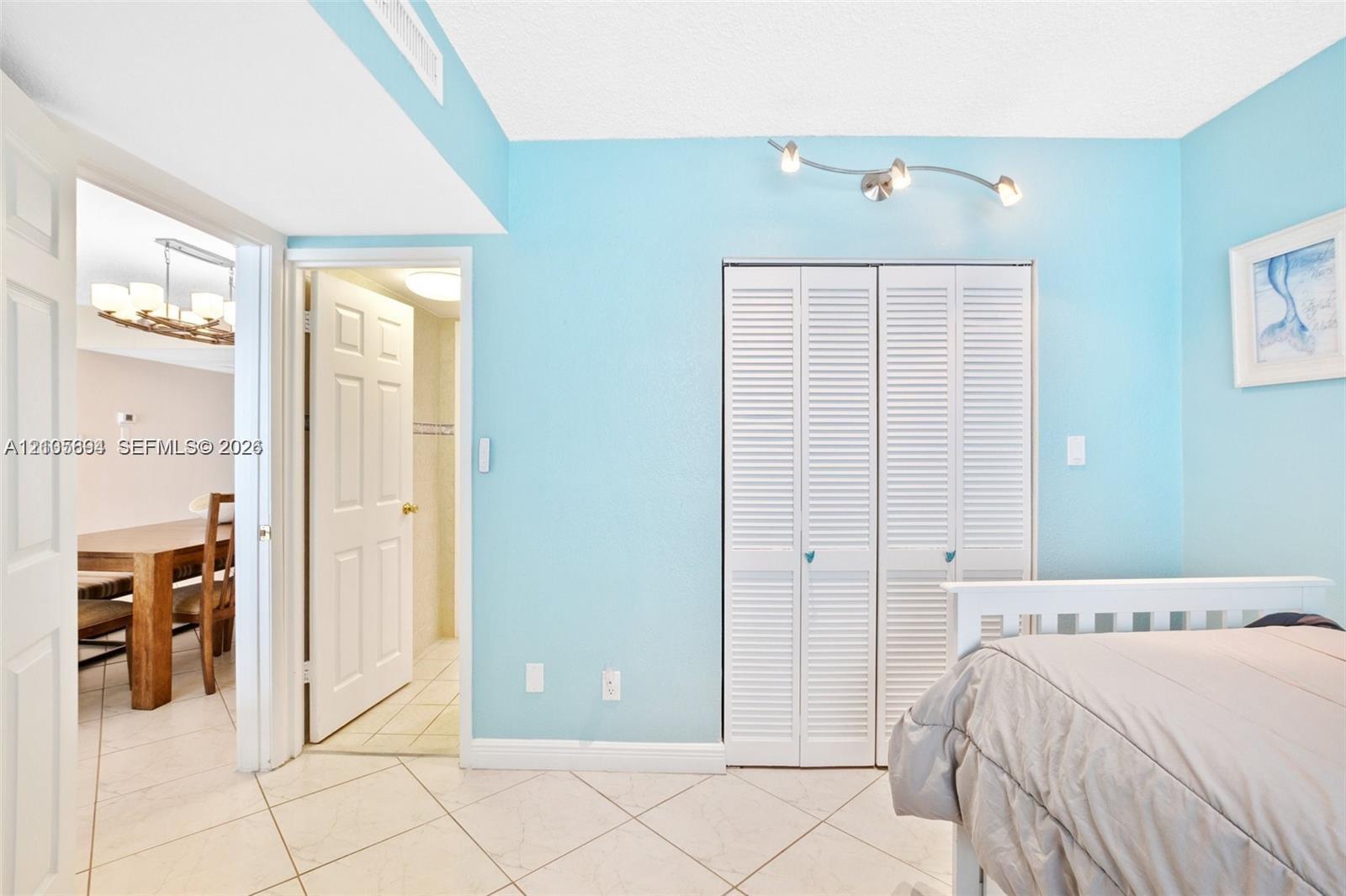 5401 Collins Avenue gallery image #25