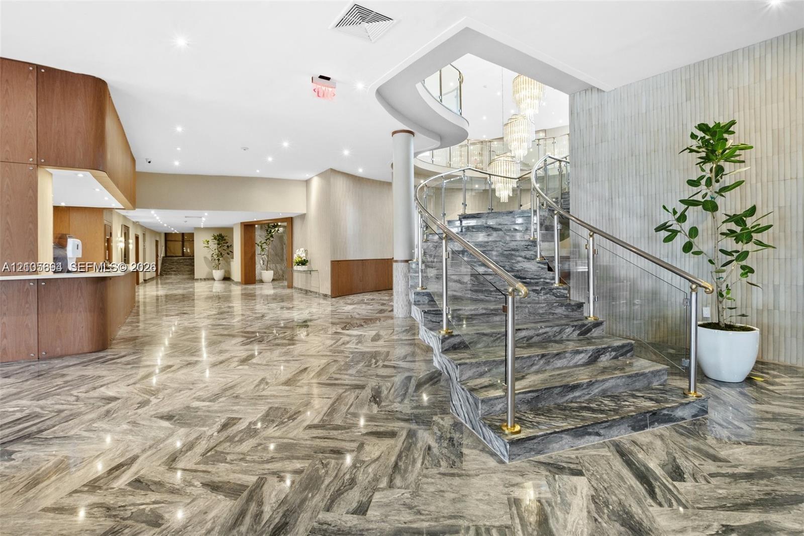 5401 Collins Avenue gallery image #34
