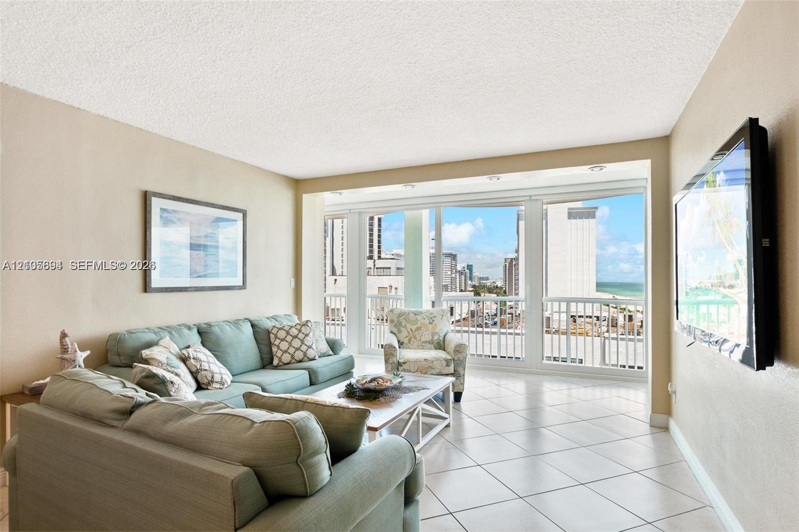 5401 Collins Avenue gallery image #4