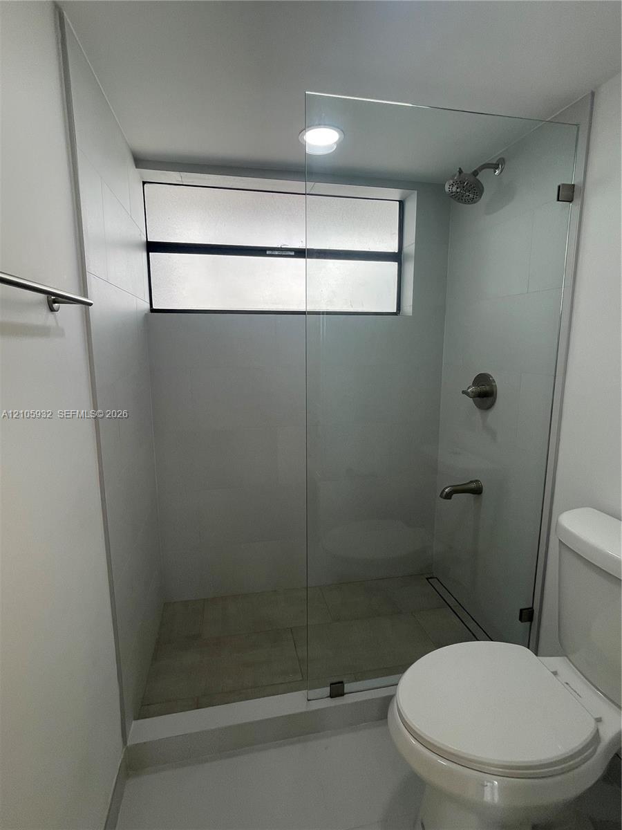 6820 Indian Creek Drive gallery image #9