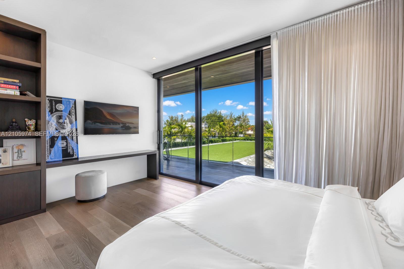 4395 Pine Tree Drive gallery image #19