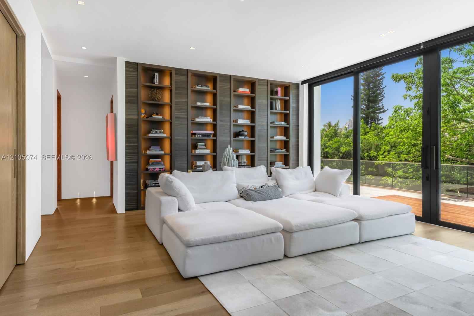4395 Pine Tree Drive gallery image #20