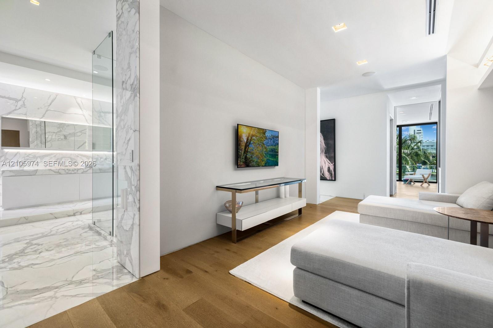 4395 Pine Tree Drive gallery image #22