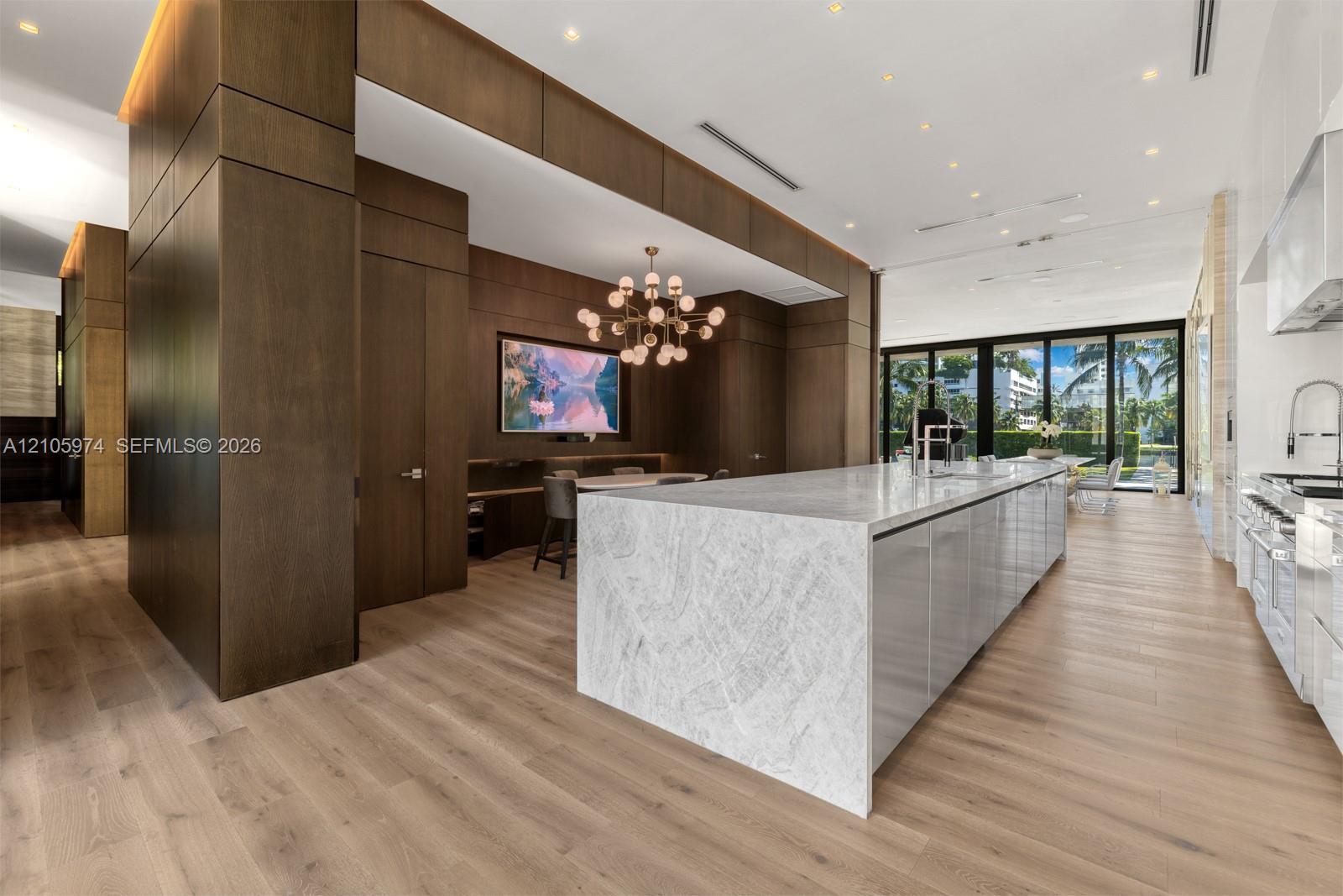 4395 Pine Tree Drive gallery image #9