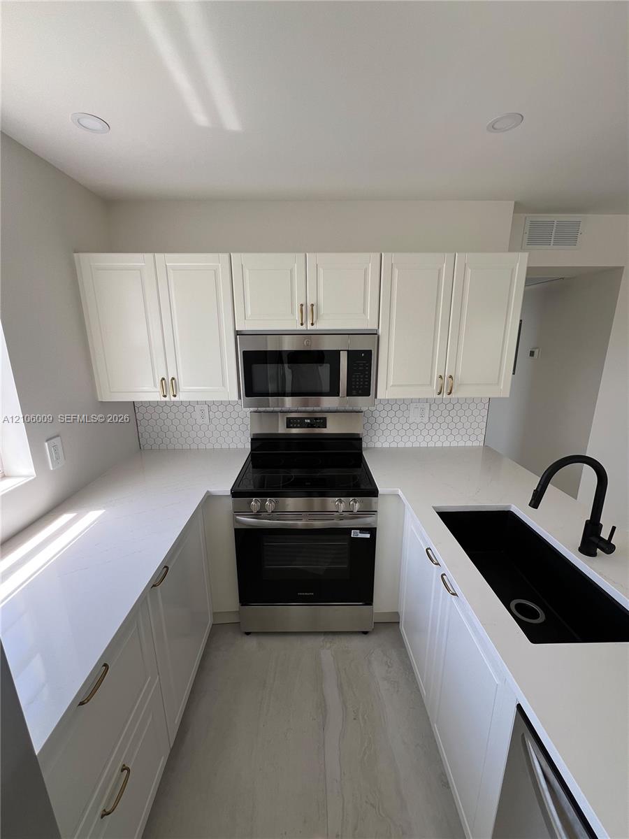 495 Fanshaw L