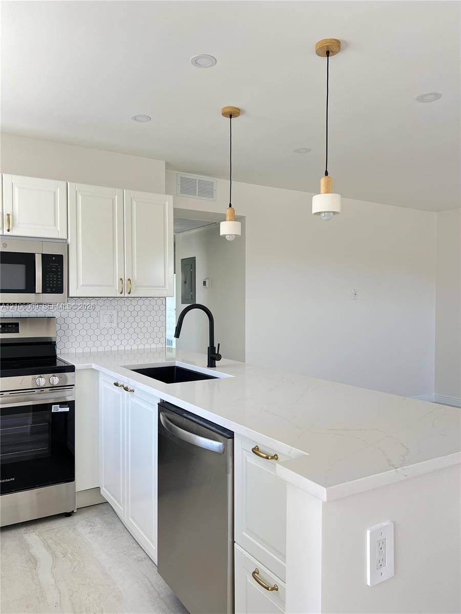 495 Fanshaw L