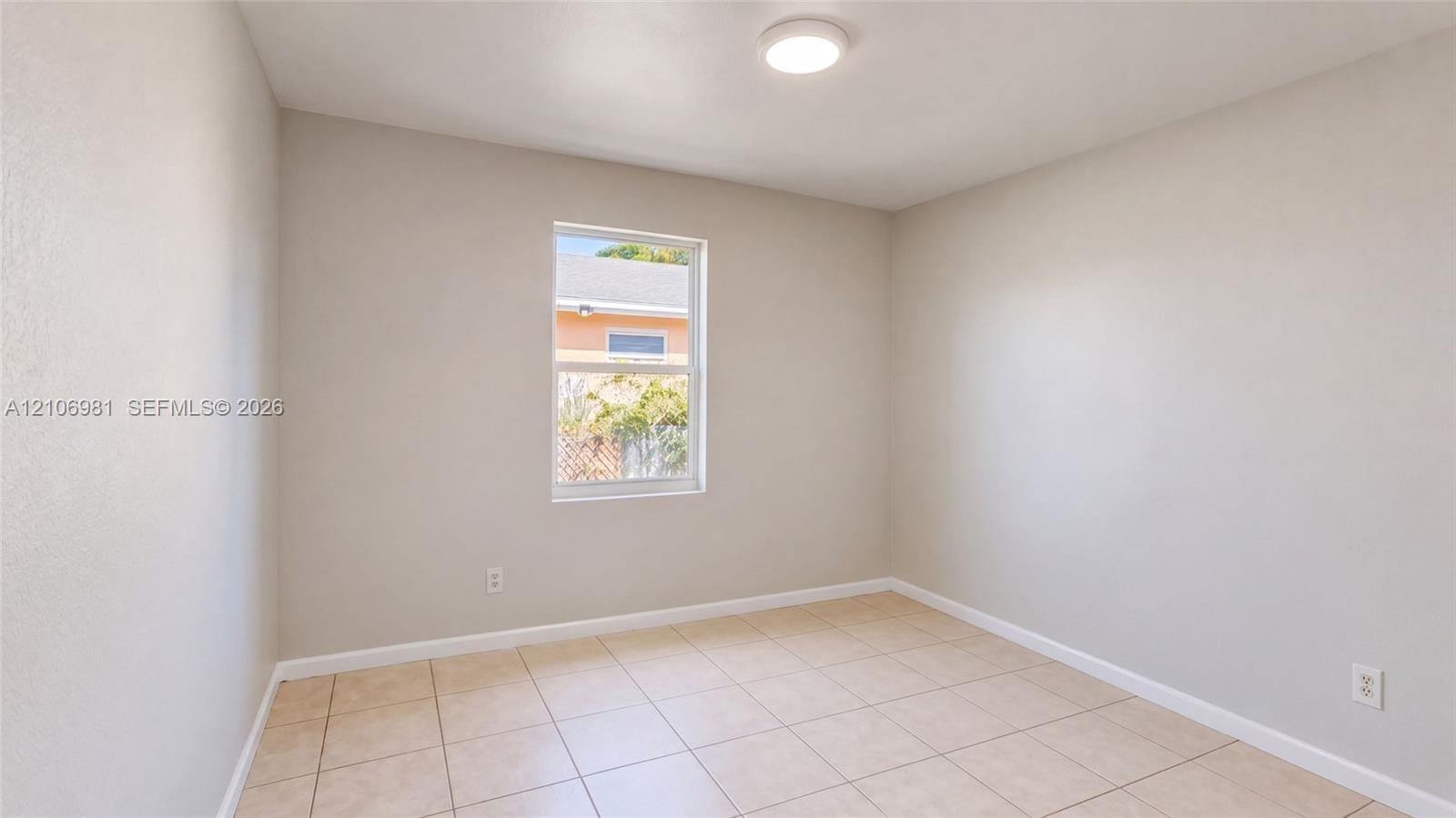 1295 N Railroad Avenue gallery image #11