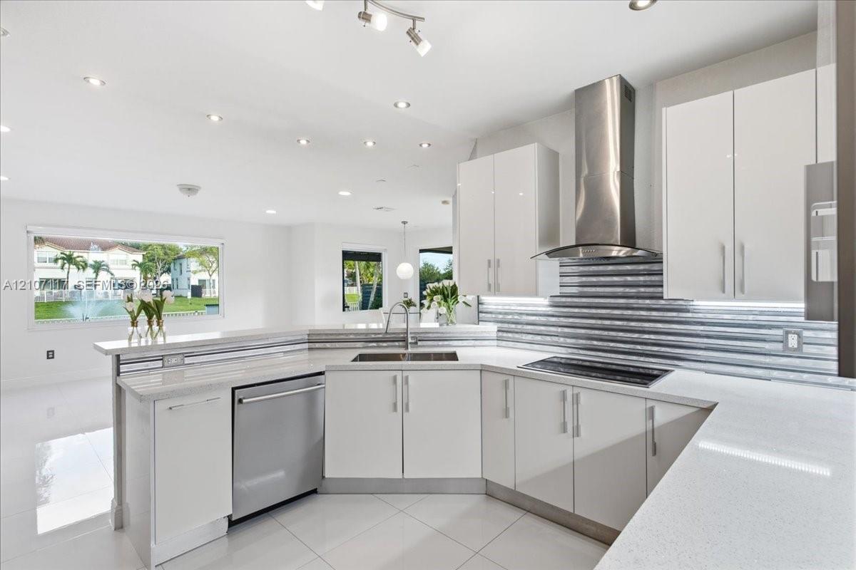 7863 NW 111th Court gallery image #11