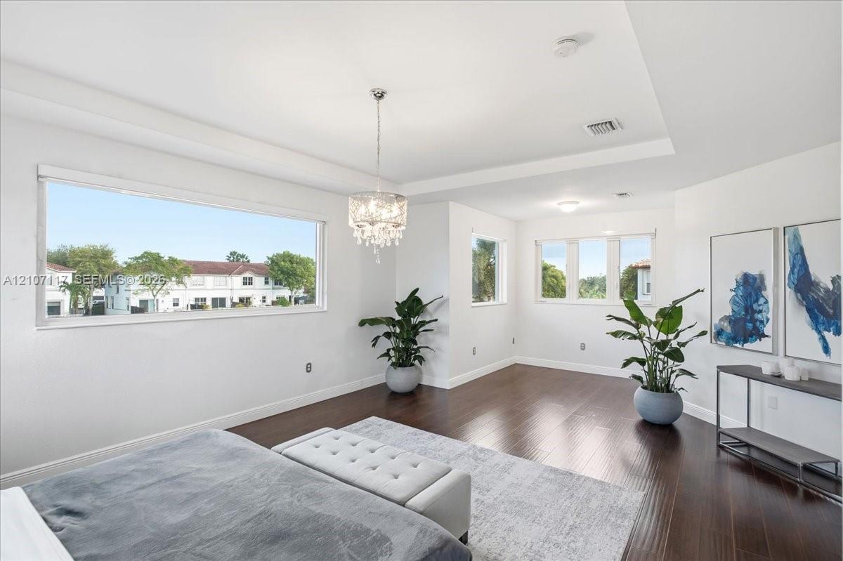 7863 NW 111th Court gallery image #14