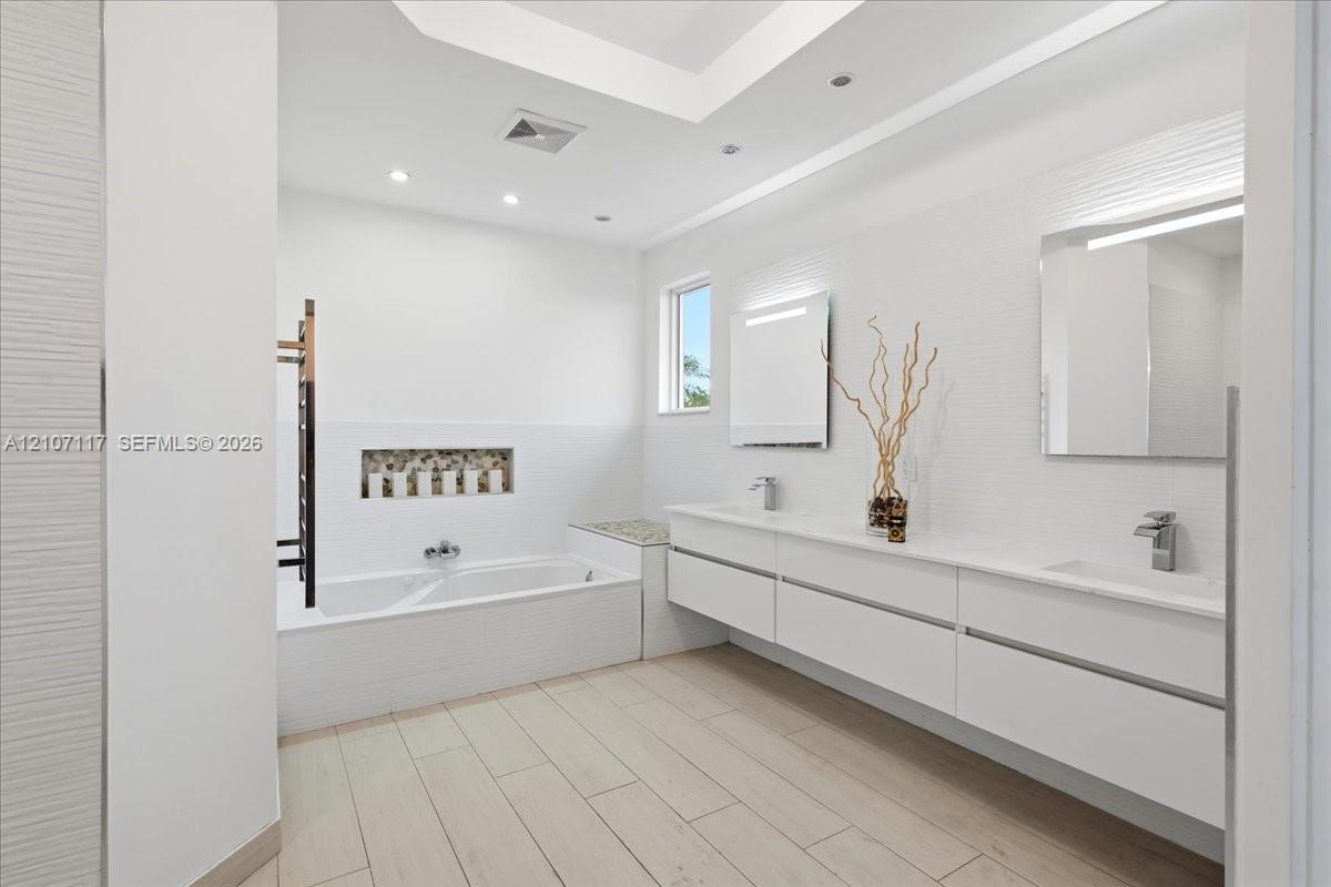 7863 NW 111th Court gallery image #15
