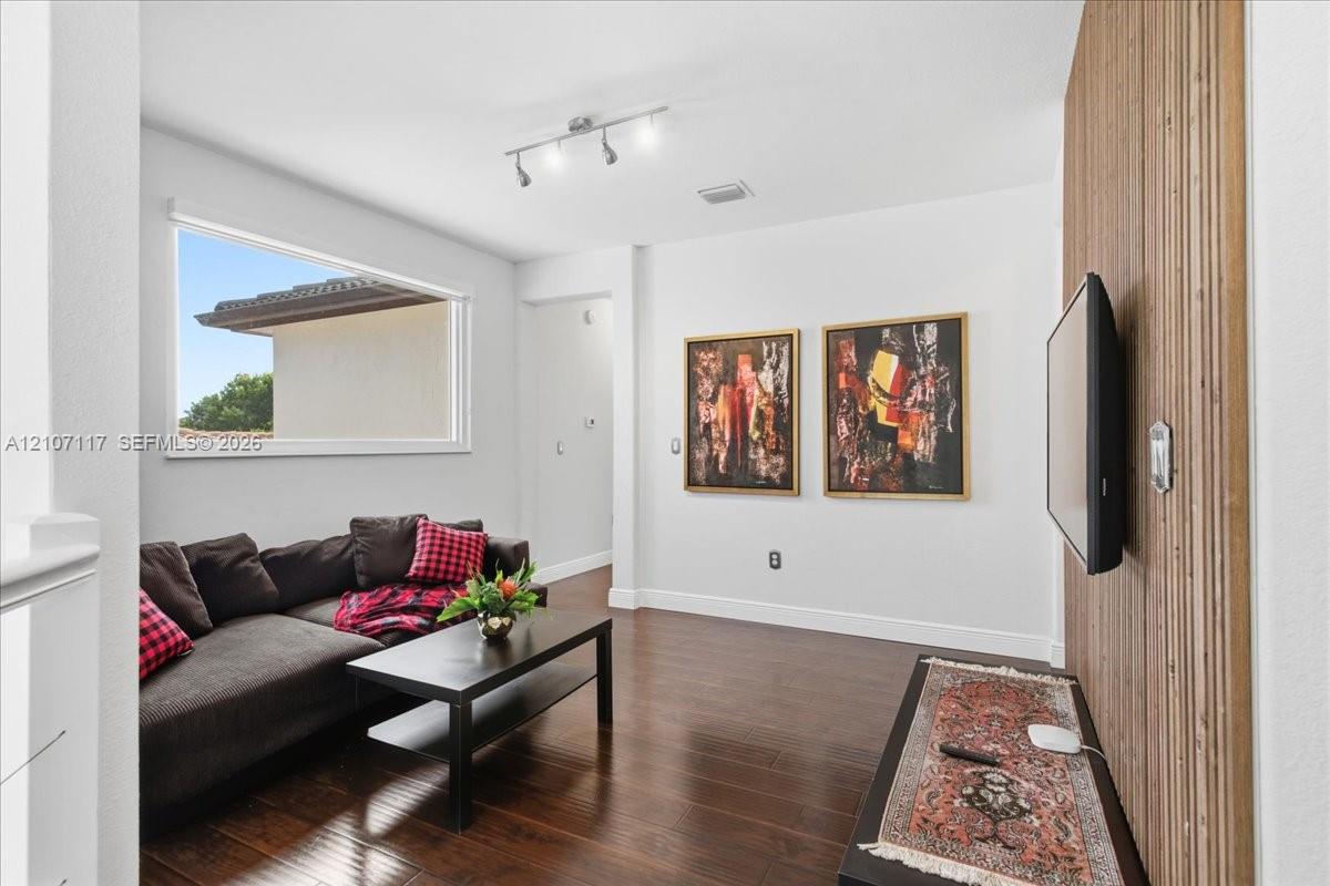 7863 NW 111th Court gallery image #18