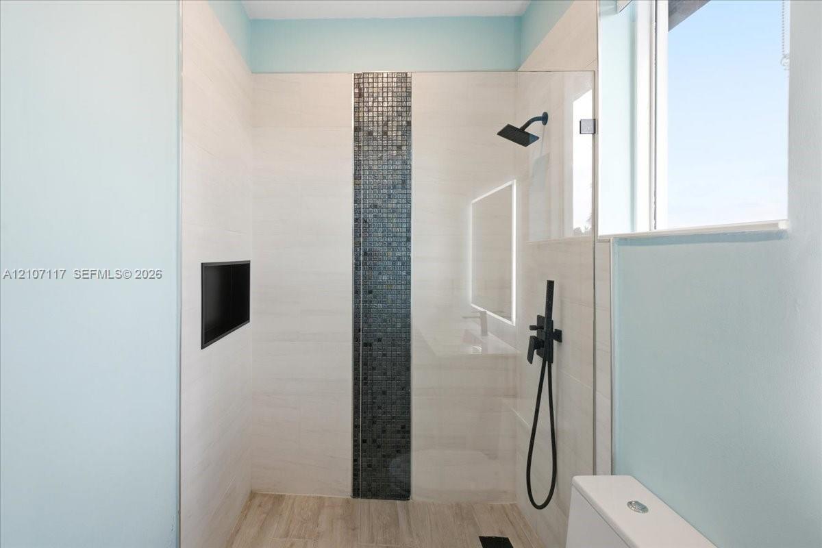 7863 NW 111th Court gallery image #25