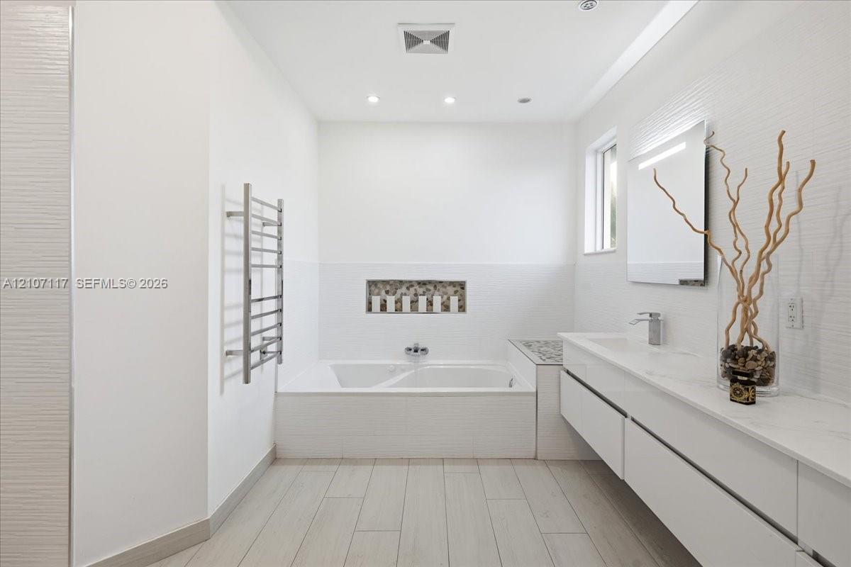 7863 NW 111th Court gallery image #31