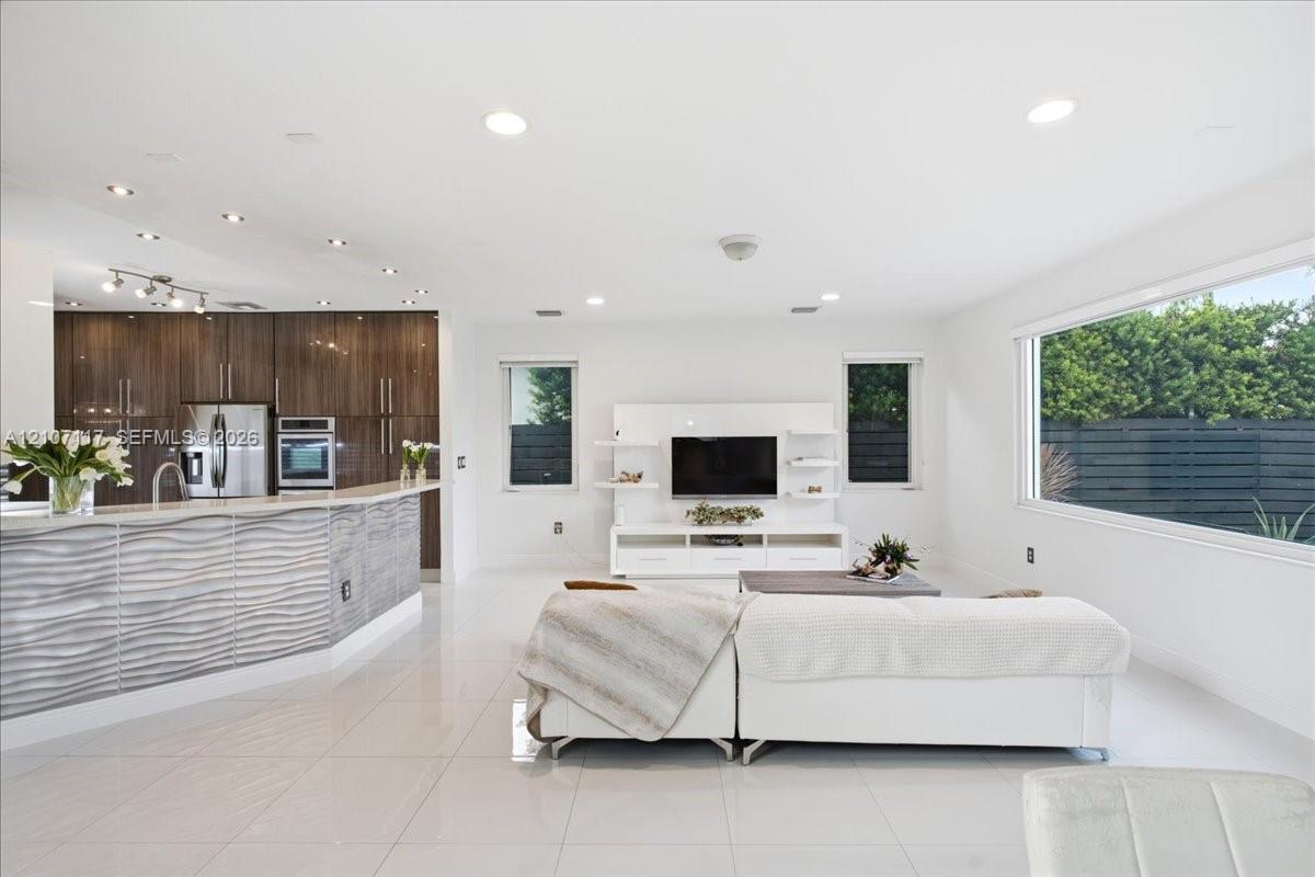 7863 NW 111th Court gallery image #45