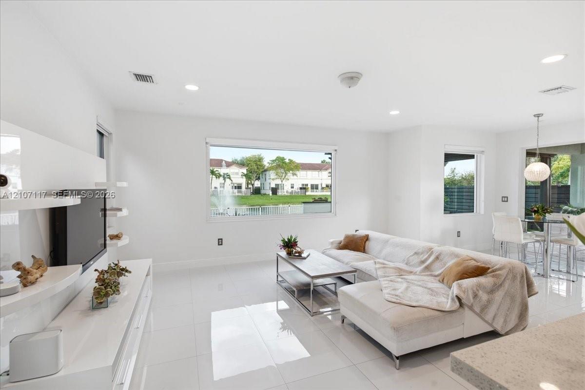 7863 NW 111th Court gallery image #49