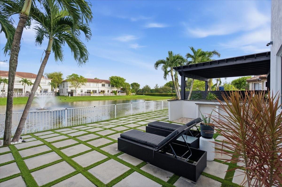 7863 NW 111th Court gallery image #6