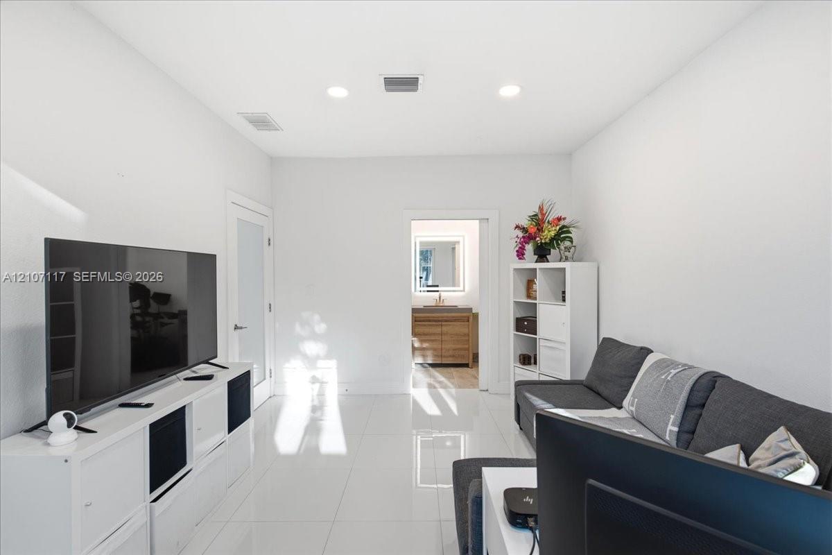 7863 NW 111th Court gallery image #60