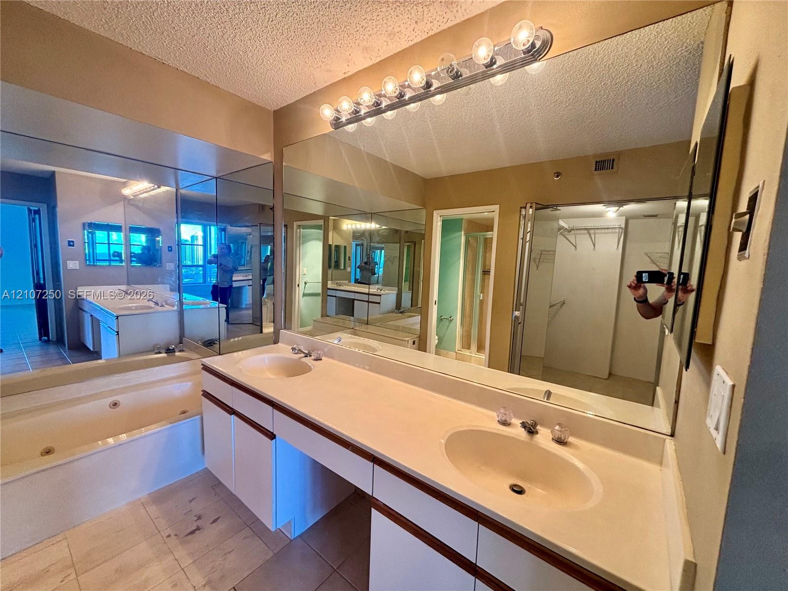 3600 Mystic Pointe Drive