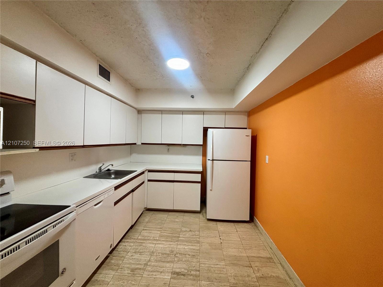3600 Mystic Pointe Drive