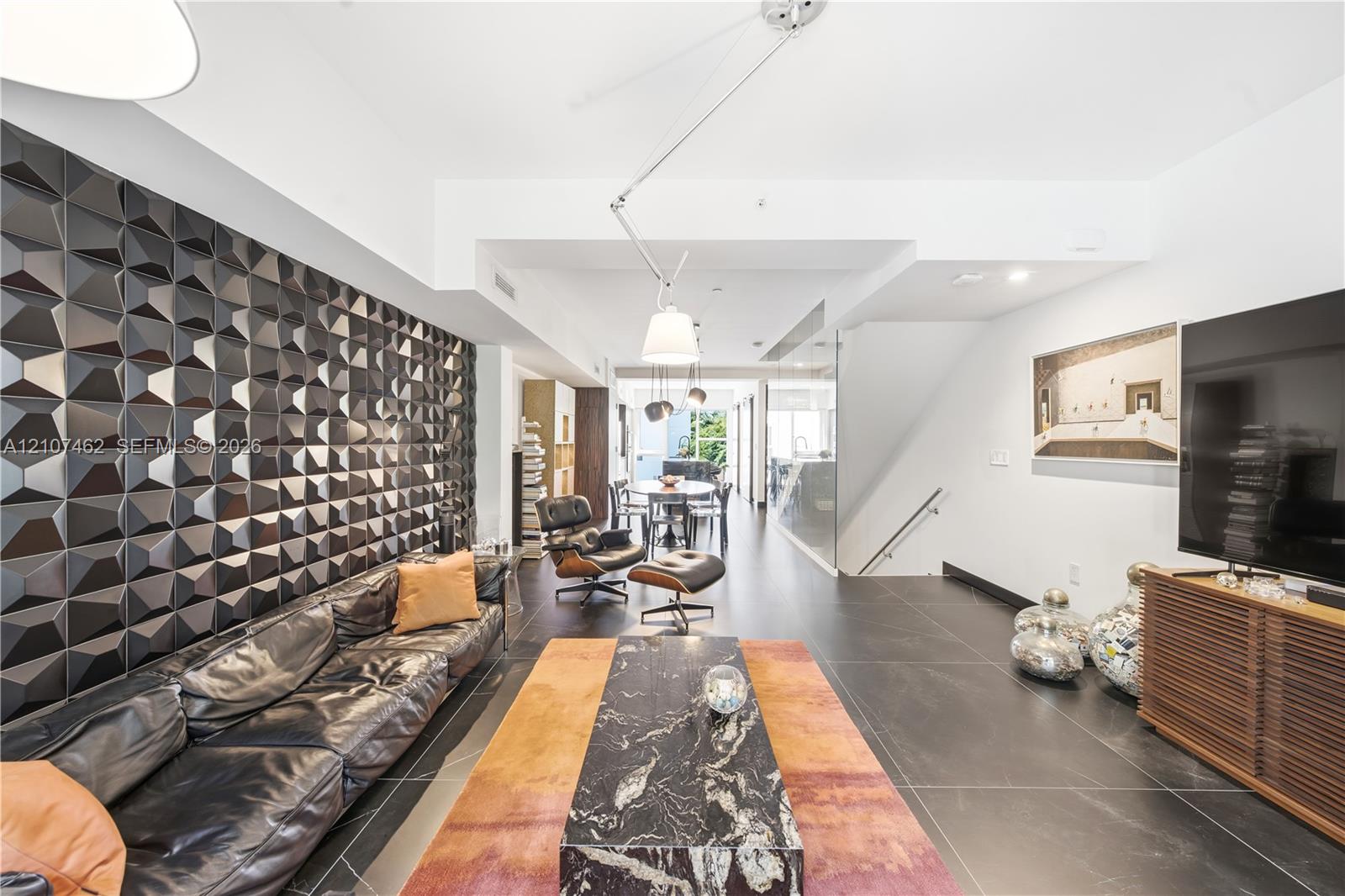 455 NE 39th Street