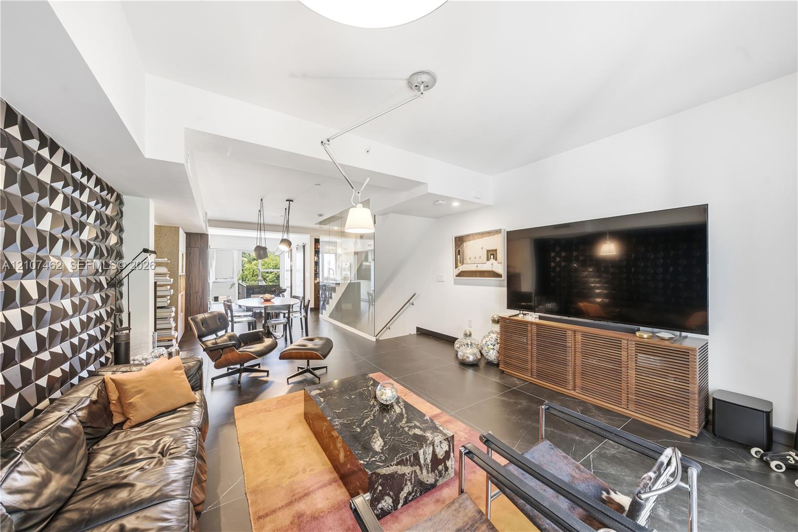 455 NE 39th Street