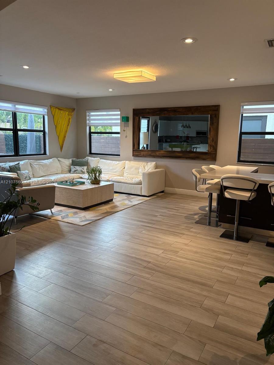 8925 NW 99th Court gallery image #12