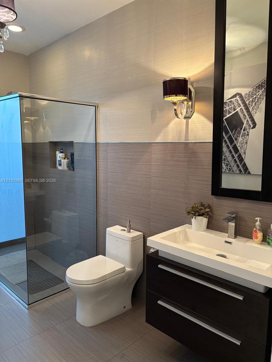 8925 NW 99th Court gallery image #14