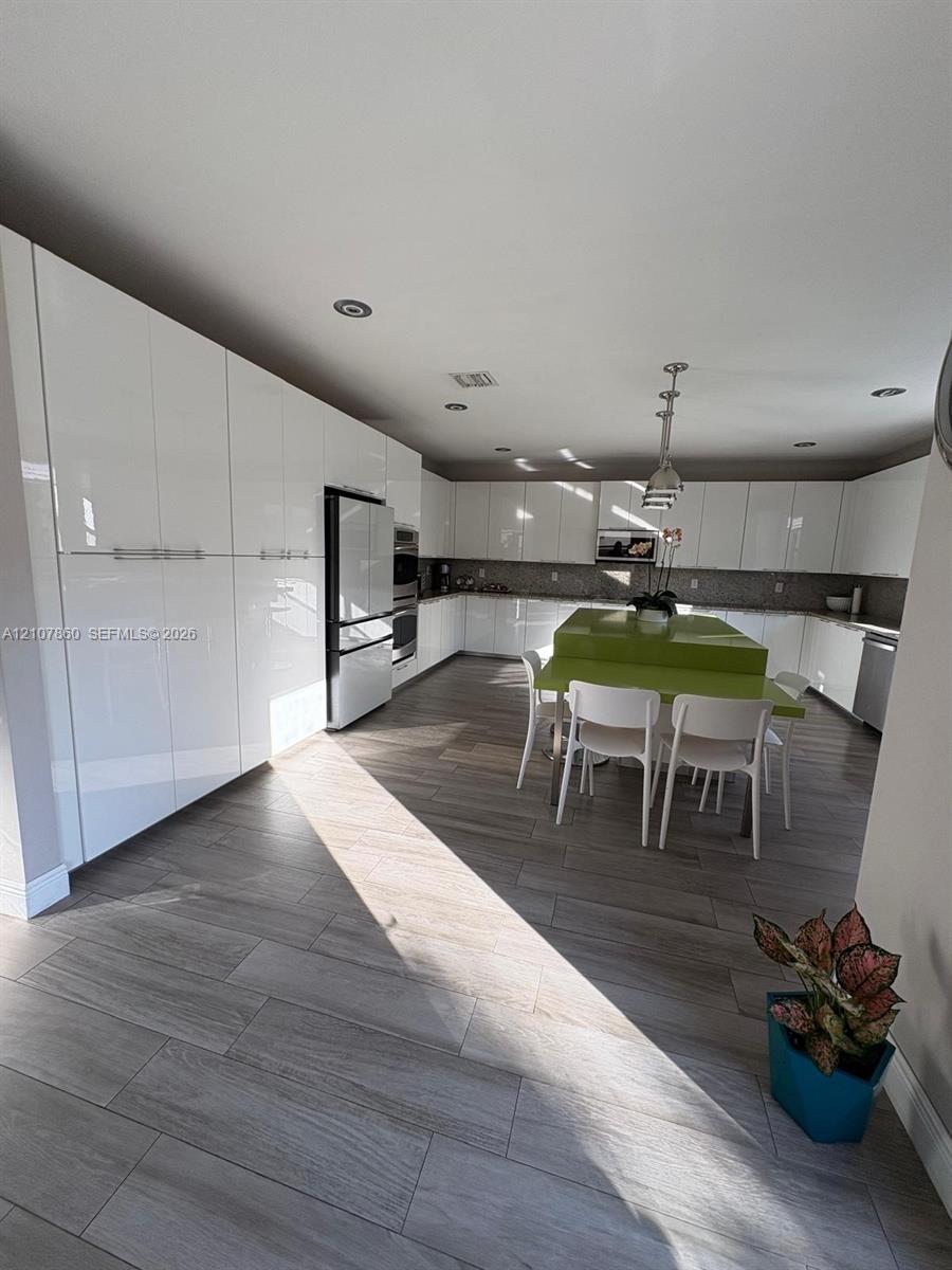8925 NW 99th Court gallery image #15