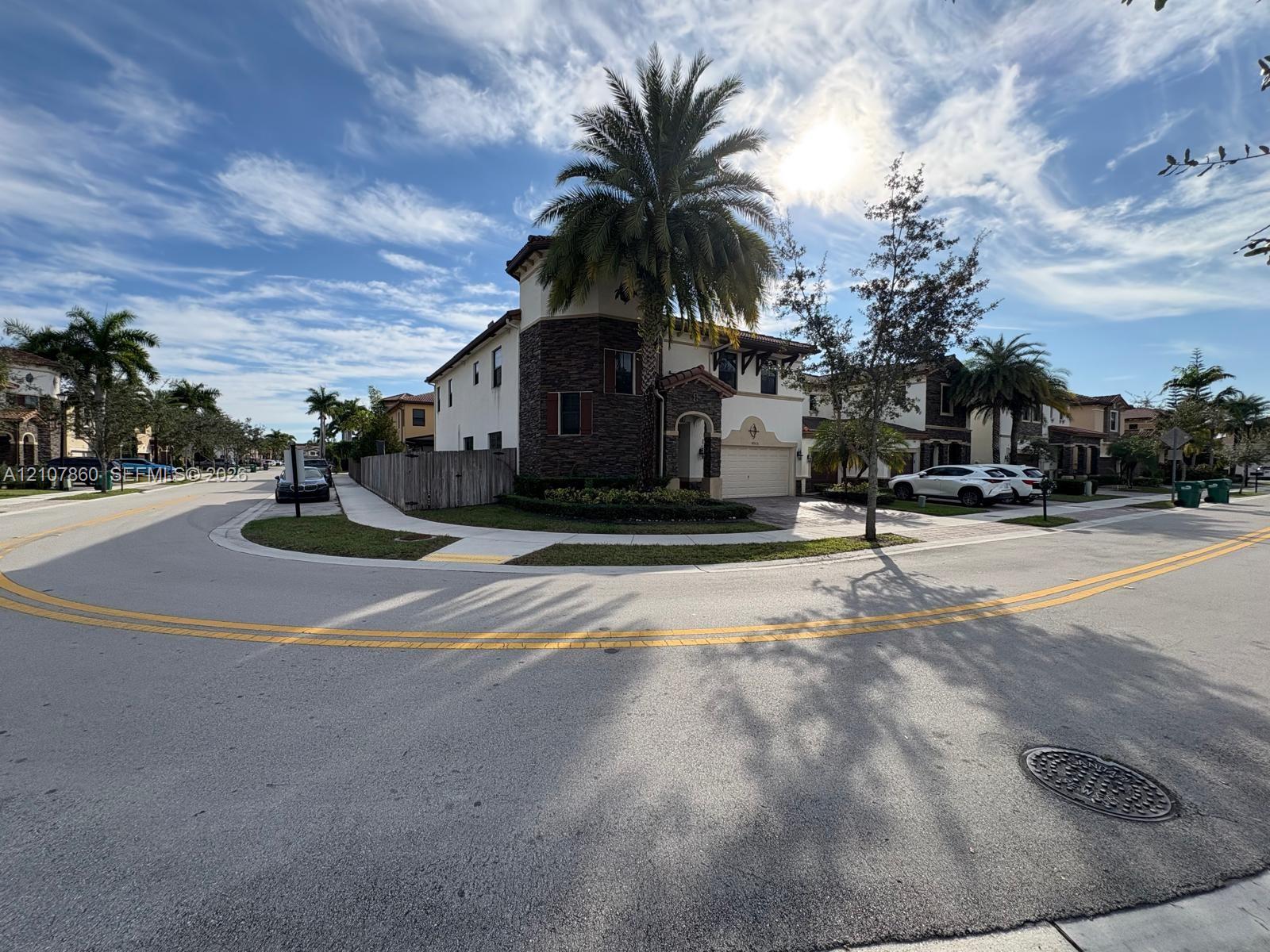8925 NW 99th Court gallery image #2