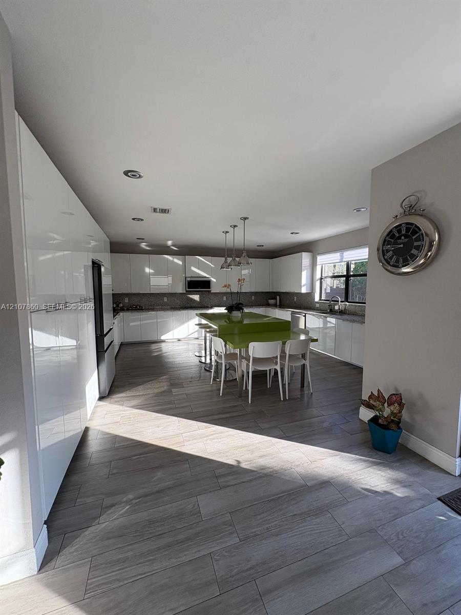 8925 NW 99th Court gallery image #25