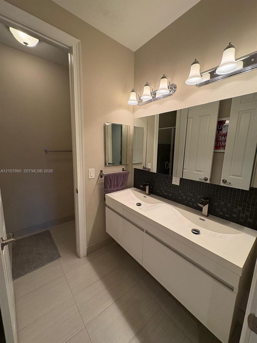 8925 NW 99th Court gallery image #36