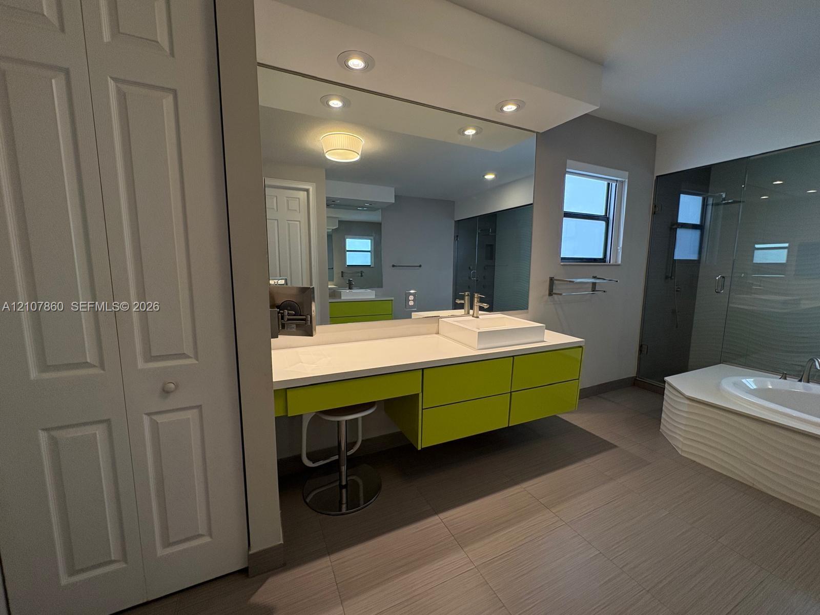 8925 NW 99th Court gallery image #4