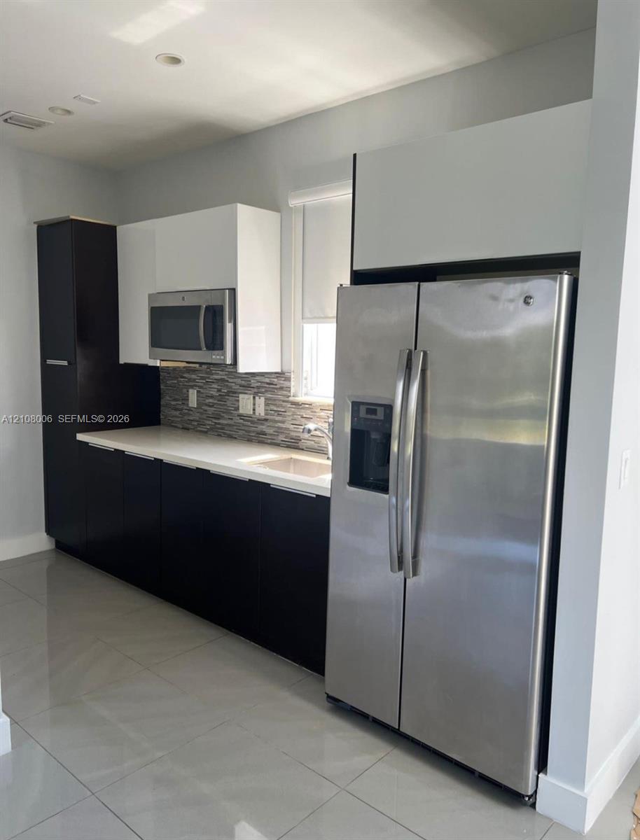 6412 NW 105th Place gallery image #2