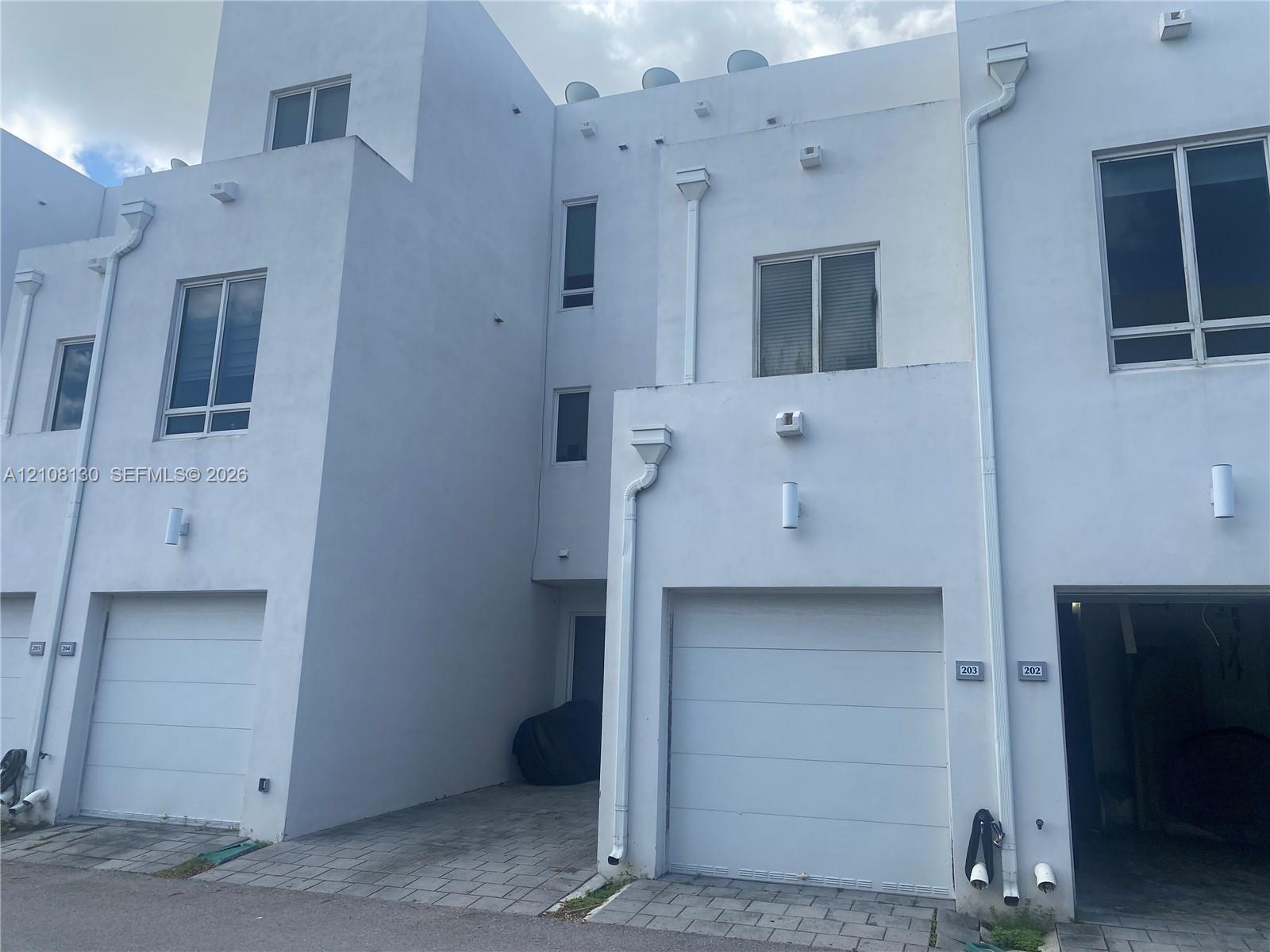 10305 NW 63rd Terrace
