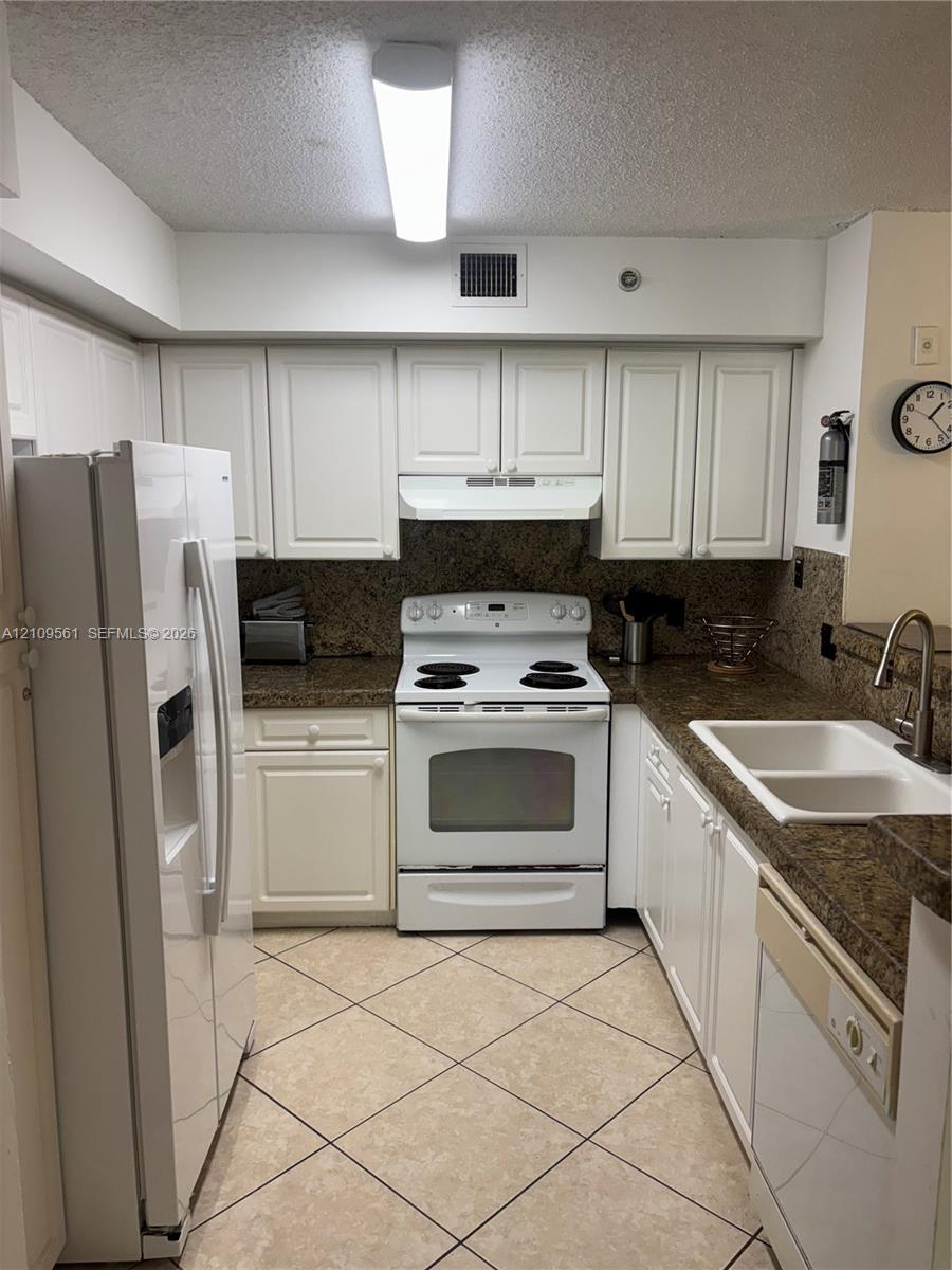 19501 E Country Club Drive