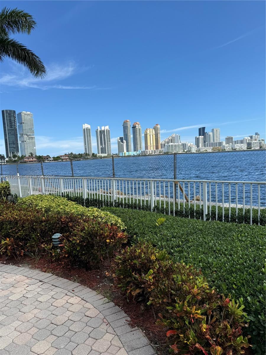 3600 Mystic Pointe Drive