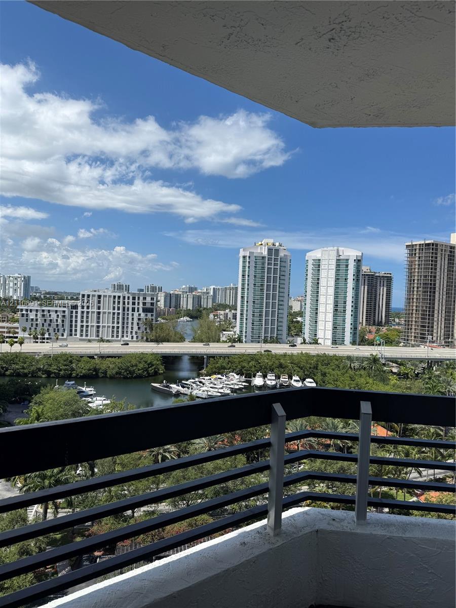 3600 Mystic Pointe Drive