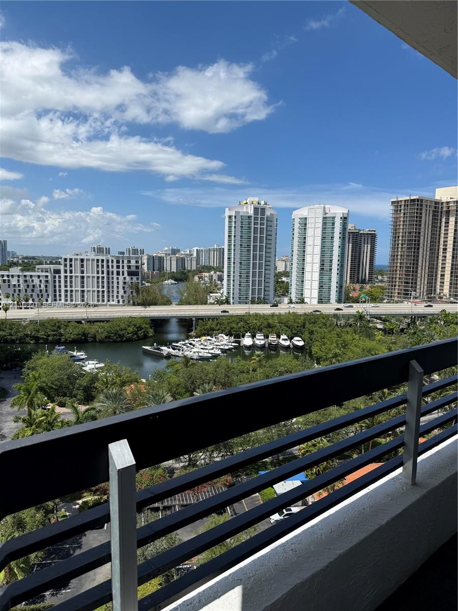 3600 Mystic Pointe Drive
