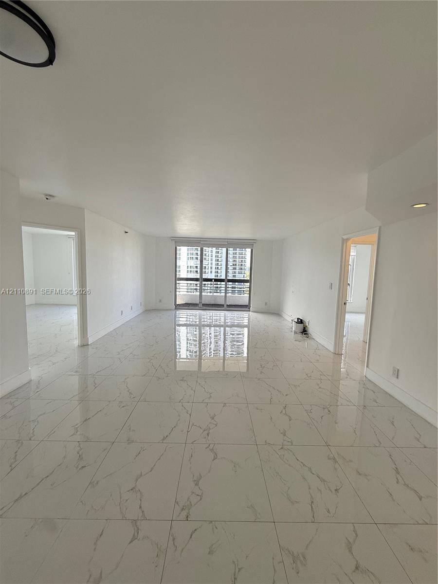 3600 Mystic Pointe Drive