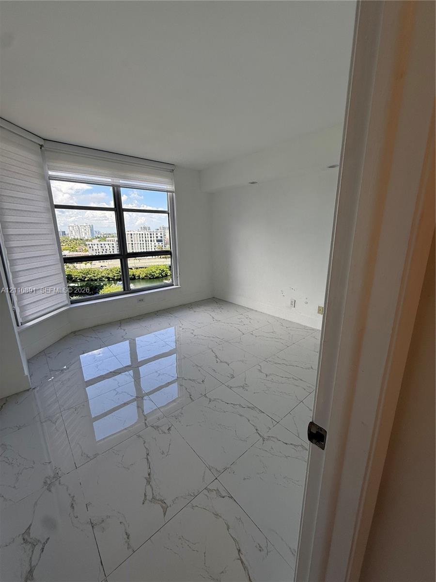 3600 Mystic Pointe Drive