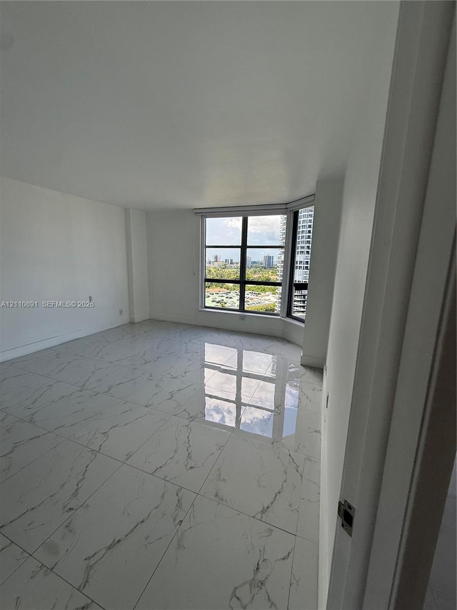 3600 Mystic Pointe Drive